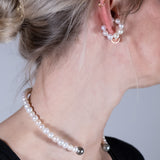 Schlichter Huggie im Clean Style mit Weißen Süßwasserperlen - Clean Ear Cuff