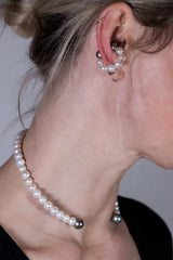 Fashion Huggie mit Weißen Süßwasserperlen und Signature Tahitiperlen - No Piercing Ear Cuff